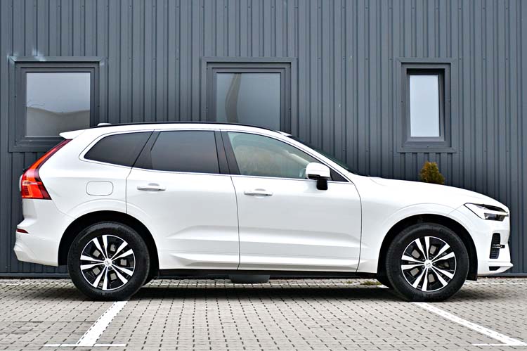 Volvo XC60 2.0 B4 MHEV AT8 AWD Momentum PRO