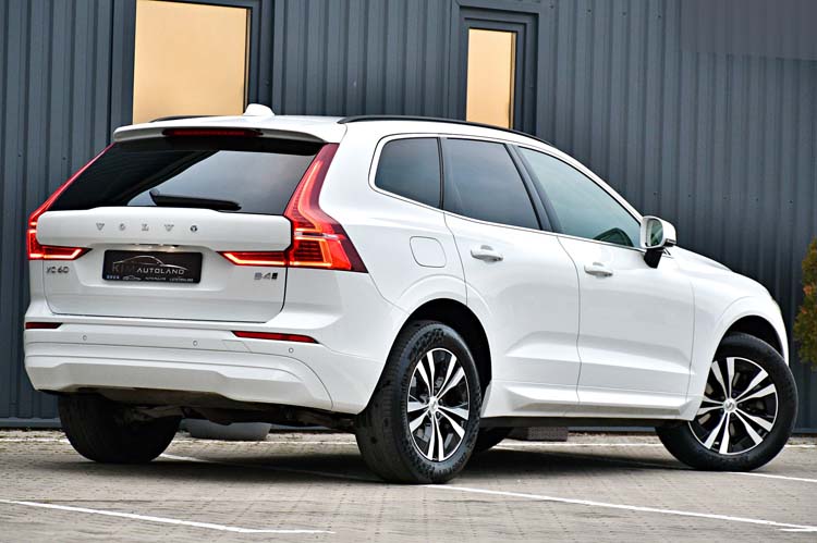 Volvo XC60 2.0 B4 MHEV AT8 AWD Momentum PRO