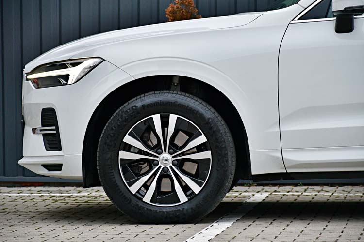 Volvo XC60 2.0 B4 MHEV AT8 AWD Momentum PRO