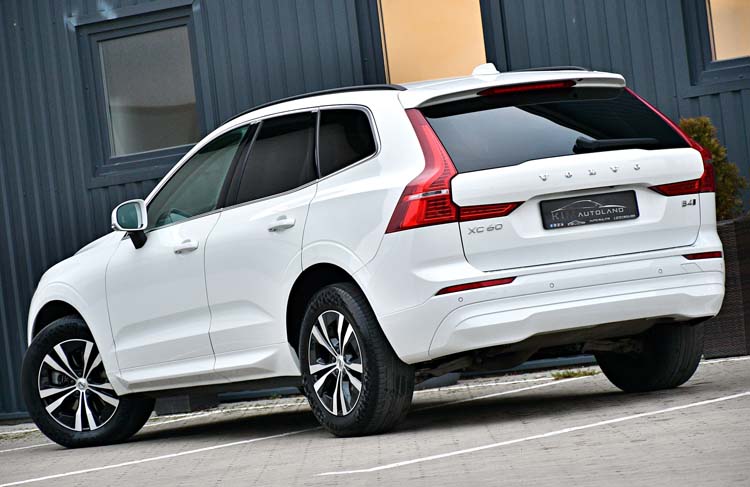 Volvo XC60 2.0 B4 MHEV AT8 AWD Momentum PRO