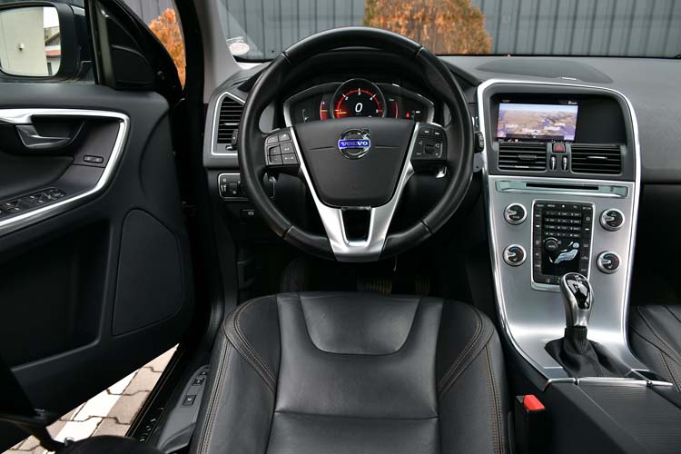 Volvo XC60 2.0 D4 SIGNATURE EDITION